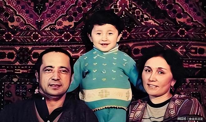 翻译官42岁尼格买提无儿无女开元棋牌试玩母亲是演员再婚嫁(图8)