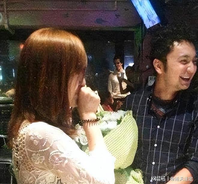 翻译官42岁尼格买提无儿无女开元棋牌试玩母亲是演员再婚嫁(图10)