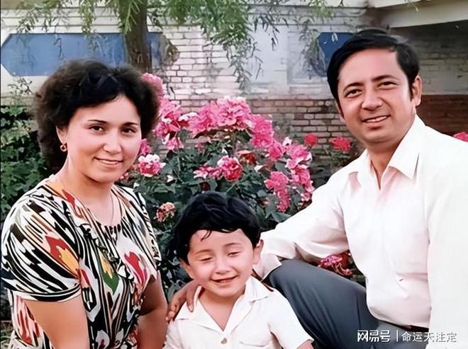翻译官42岁尼格买提无儿无女开元棋牌试玩母亲是演员再婚嫁(图14)